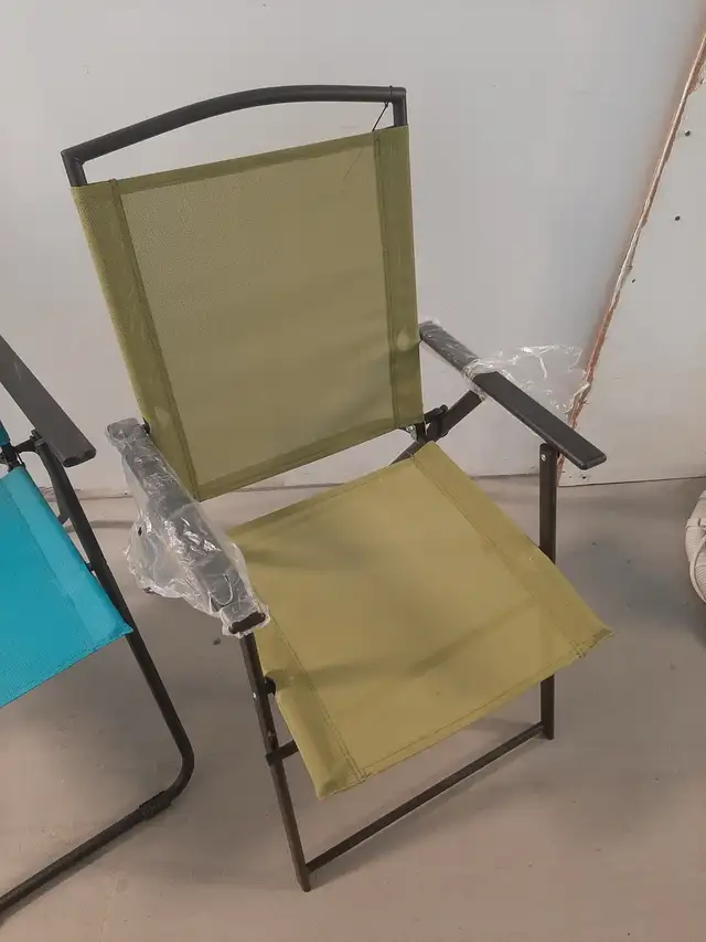 3 Folding Chairs - Photo 4