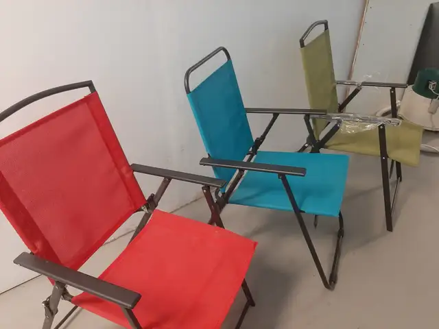 3 Folding Chairs - Photo 5