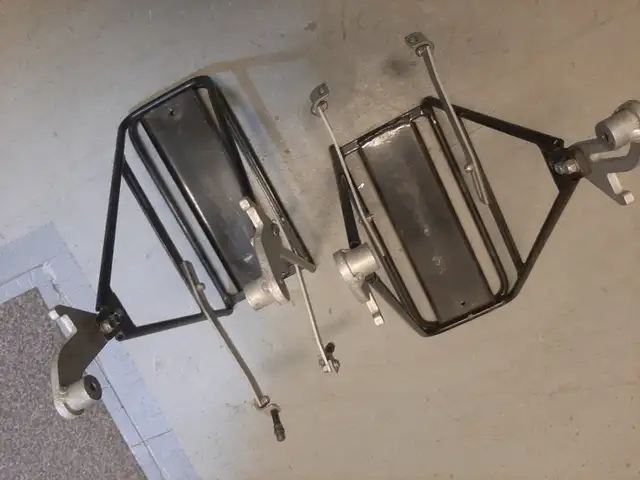 2 Bike Racks - Photo 2