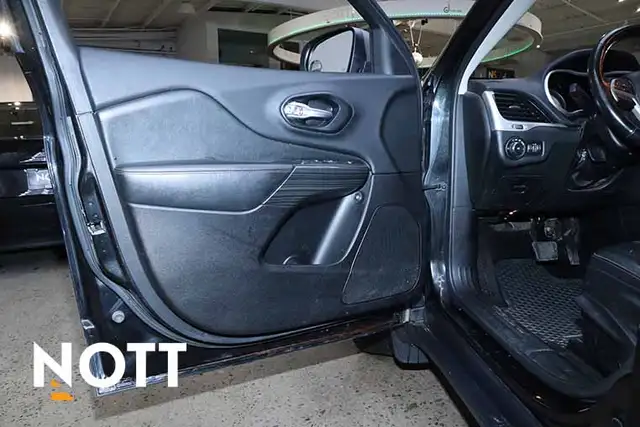 2016 JEEP CHEROKEE TRAILHAWK - | Local | Trail Rated - Photo 10