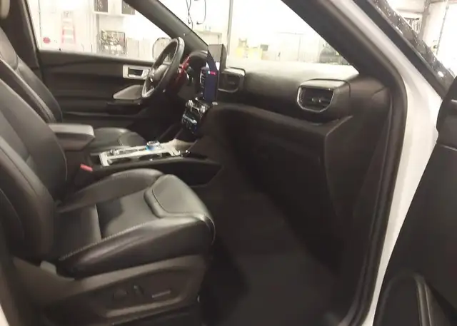 2023 Ford Explorer ST AWD - Photo 6