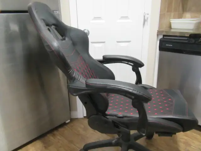 New --Dowinx  Leather  Gaming Chair - Photo 3