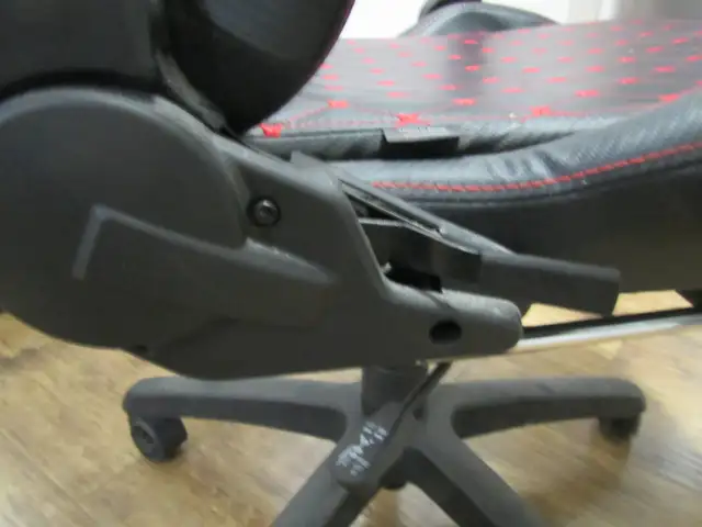 New --Dowinx  Leather  Gaming Chair - Photo 9