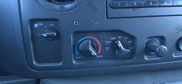 2011 Ford Econoline Cargo Van Commercial E-350 - Generator! - Photo 14