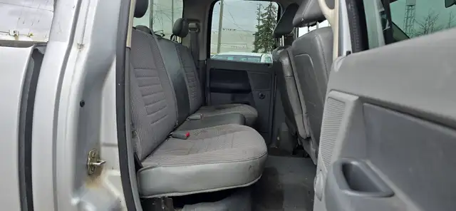 2008 Dodge Ram 1500 ST 4x4 - 4 Door - Tow Package! - Photo 10