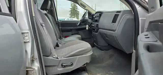 2008 Dodge Ram 1500 ST 4x4 - 4 Door - Tow Package! - Photo 11