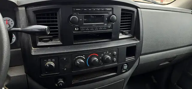 2008 Dodge Ram 1500 ST 4x4 - 4 Door - Tow Package! - Photo 13