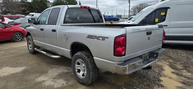 2008 Dodge Ram 1500 ST 4x4 - 4 Door - Tow Package! - Photo 4