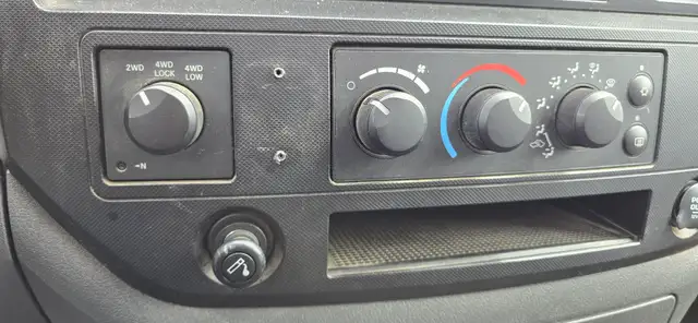 2008 Dodge Ram 1500 ST 4x4 - 4 Door - Tow Package! - Photo 14