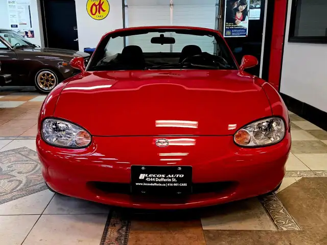 1999 Mazda MX-5 Miata Very Low KMs/Clean CarFax/One Owner - Photo 2