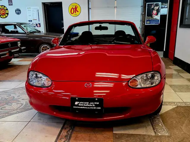 1999 Mazda MX-5 Miata Very Low KMs/Clean CarFax/One Owner - Photo 3
