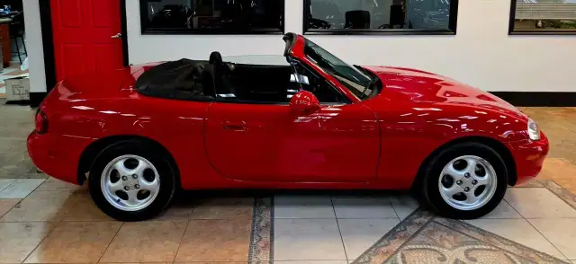 1999 Mazda MX-5 Miata Very Low KMs/Clean CarFax/One Owner - Photo 6