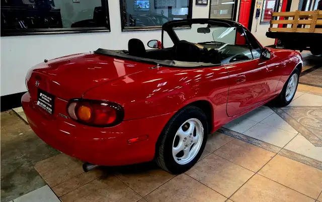 1999 Mazda MX-5 Miata Very Low KMs/Clean CarFax/One Owner - Photo 8