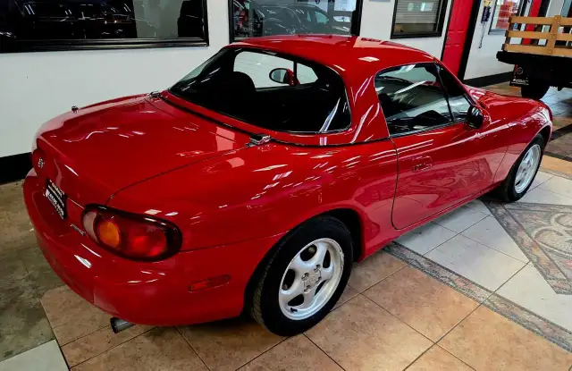 1999 Mazda MX-5 Miata Very Low KMs/Clean CarFax/One Owner - Photo 9