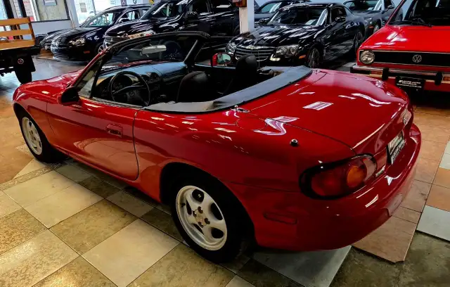 1999 Mazda MX-5 Miata Very Low KMs/Clean CarFax/One Owner - Photo 13