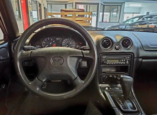 1999 Mazda MX-5 Miata Very Low KMs/Clean CarFax/One Owner - Photo 16