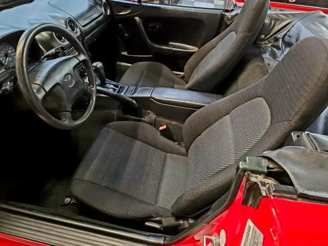 1999 Mazda MX-5 Miata Very Low KMs/Clean CarFax/One Owner - Photo 17
