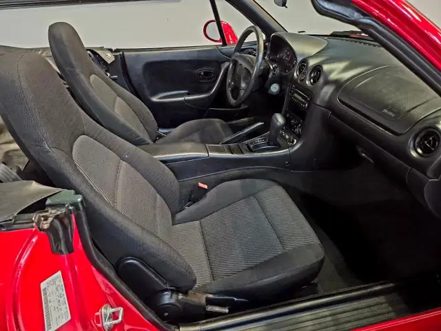 1999 Mazda MX-5 Miata Very Low KMs/Clean CarFax/One Owner - Photo 18