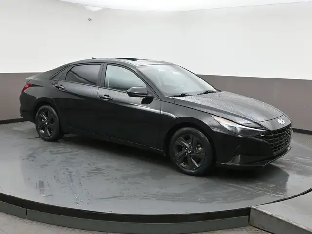 2023 Hyundai Elantra Preferred Tech Sunroof, Heated Seats/Wheel,