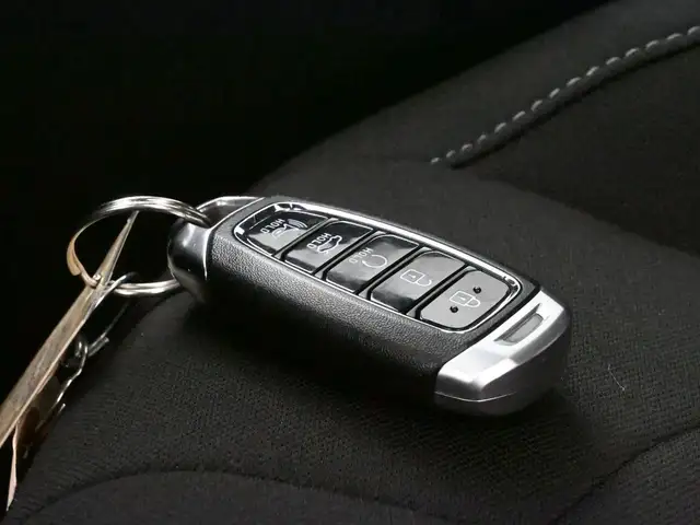 2023 Hyundai Elantra Preferred Tech Sunroof, Heated Seats/Wheel, - Photo 5