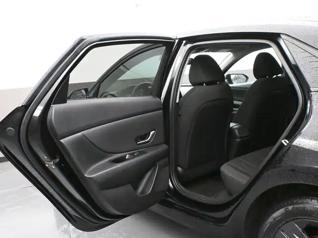 2023 Hyundai Elantra Preferred Tech Sunroof, Heated Seats/Wheel, - Photo 20