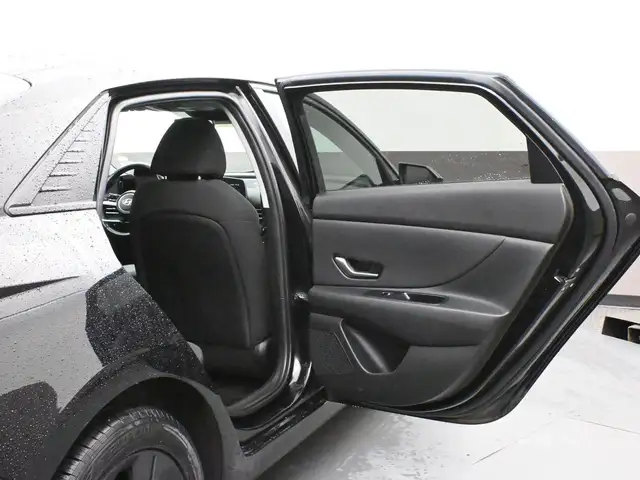 2023 Hyundai Elantra Preferred Tech Sunroof, Heated Seats/Wheel, - Photo 24