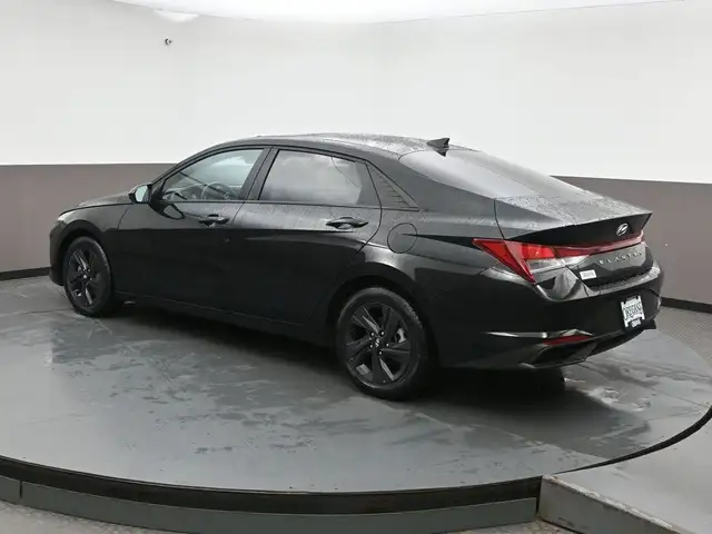 2023 Hyundai Elantra Preferred Tech Sunroof, Heated Seats/Wheel, - Photo 30