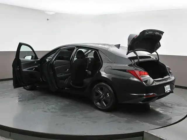 2023 Hyundai Elantra Preferred Tech Sunroof, Heated Seats/Wheel, - Photo 55