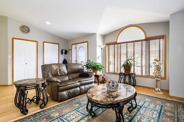 "This One Just Feels Right When You Walk In." - Photo 6