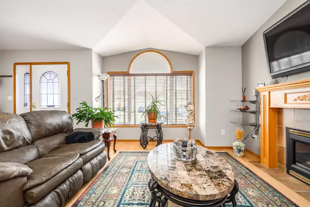 "This One Just Feels Right When You Walk In." - Photo 9