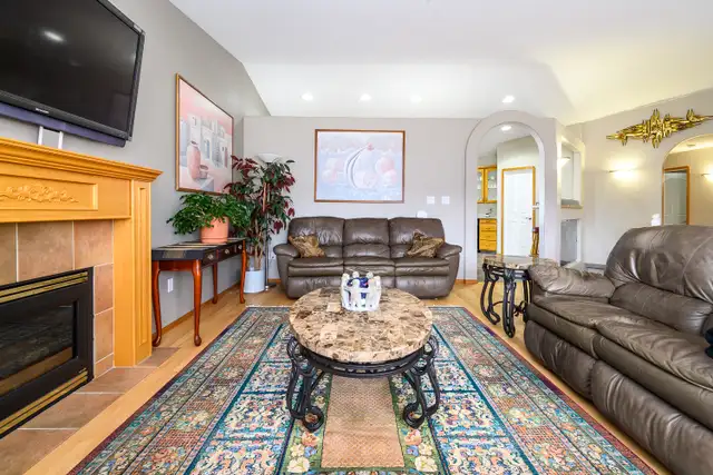 "This One Just Feels Right When You Walk In." - Photo 13