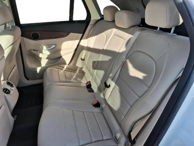 2021 Mercedes-Benz GLC 300 4Matic | Sunroof | Leather Seats - Photo 11