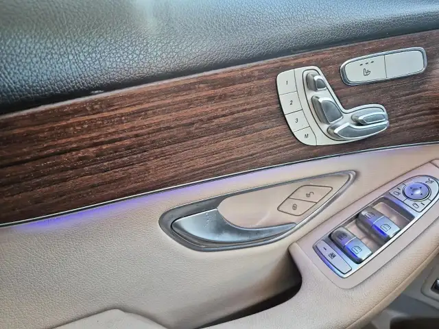 2021 Mercedes-Benz GLC 300 4Matic | Sunroof | Leather Seats - Photo 17