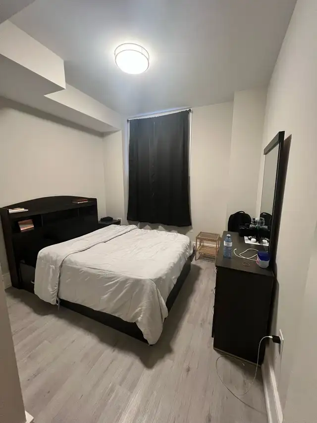 High ceiling Basement Pvt. room - Photo 5