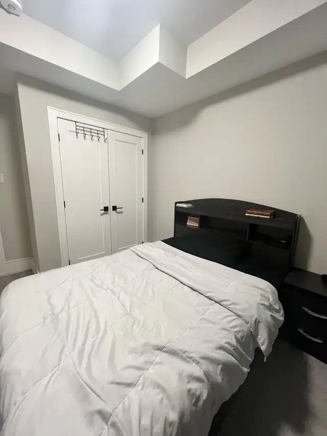 High ceiling Basement Pvt. room - Photo 6