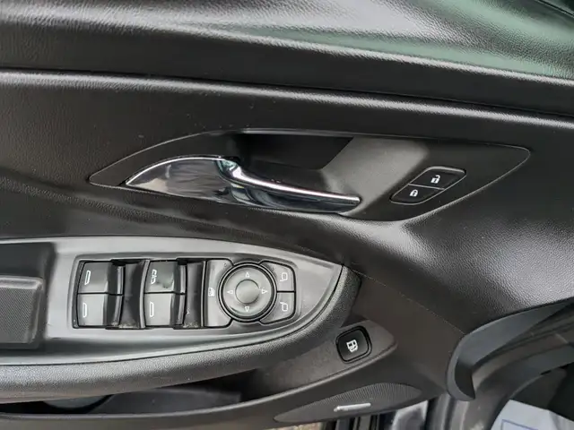 2018 Chevrolet Volt - Photo 14