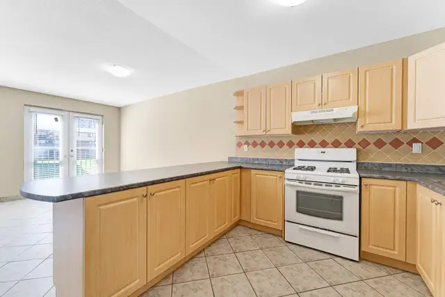 Baseline Court - 1 Junior for Rent in Ottawa - Photo 6