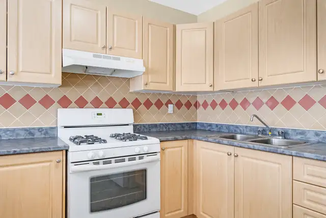 Baseline Court - 1 Junior for Rent in Ottawa - Photo 7