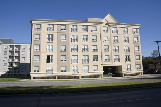 Baseline Court - 1 Junior for Rent in Ottawa - Photo 12