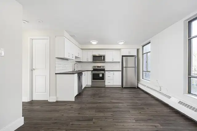 2 Bedroom Apartment for Rent - 1915 Martin Grove Rd - Photo 2