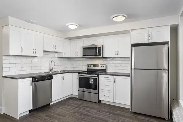 2 Bedroom Apartment for Rent - 1915 Martin Grove Rd - Photo 4