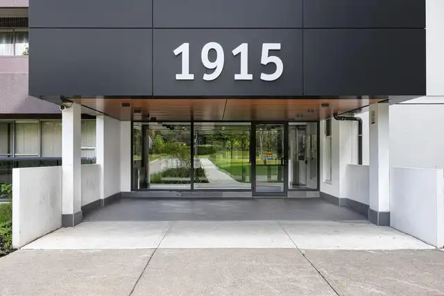 2 Bedroom Apartment for Rent - 1915 Martin Grove Rd - Photo 8