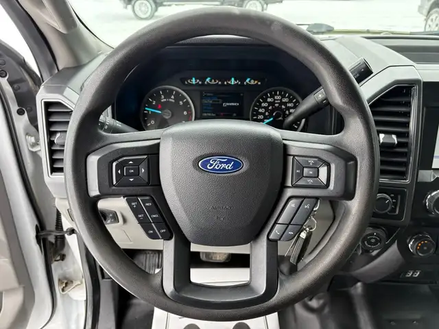 2019 Ford F-150 Crew Cab 4X4 XLT 5L - Rebuilt Title - Photo 17