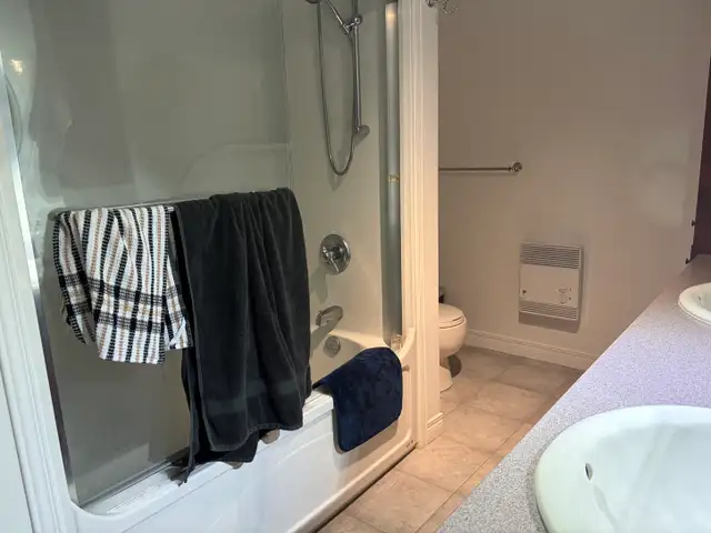 Superbe 3 1/2 style condo, Ste-Foy, Meublé, Juillet - Photo 5