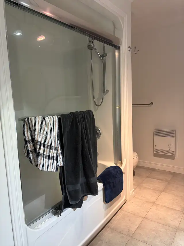 Superbe 3 1/2 style condo, Ste-Foy, Meublé, Juillet - Photo 9