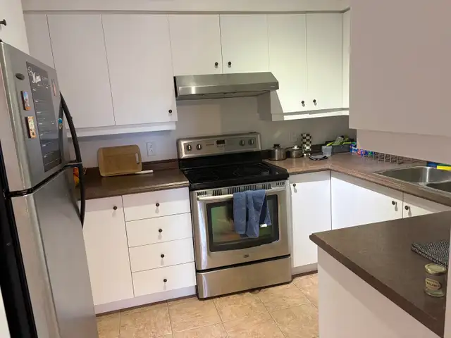 Superbe 3 1/2 style condo, Ste-Foy, Meublé, Juillet - Photo 10