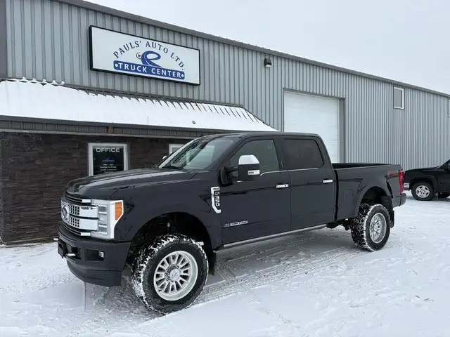 2019 Ford F-350 Crew Cab 4X4 Platinum 6.7L - Rebuilt Title