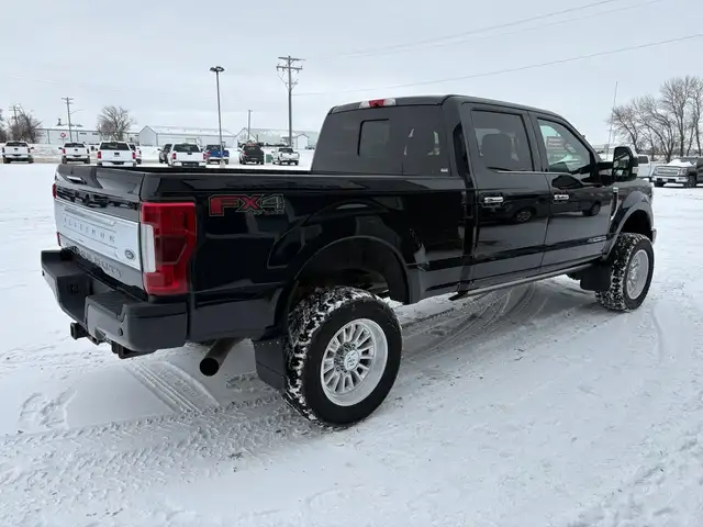 2019 Ford F-350 Crew Cab 4X4 Platinum 6.7L - Rebuilt Title - Photo 4
