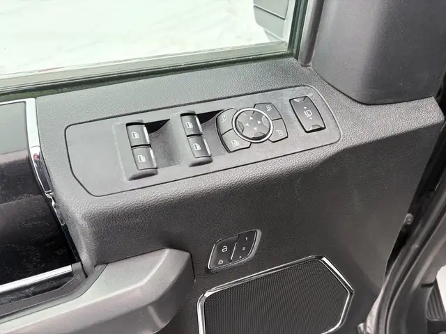 2019 Ford F-350 Crew Cab 4X4 Platinum 6.7L - Rebuilt Title - Photo 16