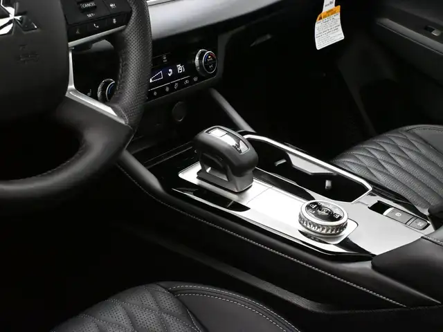 2025 Mitsubishi Outlander SEL SUNROOF, NAVIGATION, HEATED AND VE - Photo 8